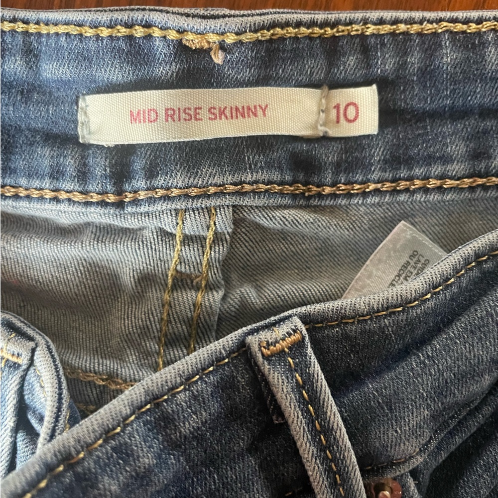 Levi’s Mid Rise Skinny - Picture 2 of 6
